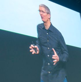 Tim Cook på scenen. (Foto: Finn Jarle Kvalheim).