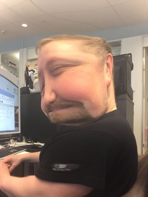 Photo Booth følger med og lar deg ta vrengebilder av uheldige ofre i dine omgivelser.