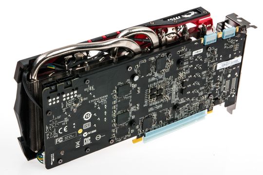 Bakerst på MSIs nye GeForce GTX 970 står det en 6-pins og en 8-pins strømkontakt.