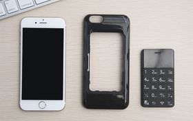 iPhone 6 med dekselet og Talkase.