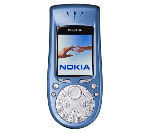I sin tid ble Nokia 3650 beskrevet både som en lekebåt og en pære. Hvis du kikket ekstra hardt på den kunne det hende du skimtet likheten til gamle hustelefoner med nummerskive.