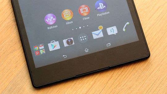 Nå finner du menyfunksjonene på samme sted som på mobilen, og ikke rundt omkring i hjørnene på skjermen, slik tilfellet er på Xperia Z2 Tablet.