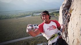 Jimmy Chin koster også på seg en selfie innimellom.