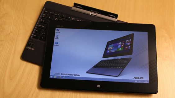 Asus Transformer Book T100 kan passe for studenter som ikke skal bruke maskinen til tunge oppgaver. Som en bonus kan skjermen løsnes fra tastaturet slik at du sitter igjen med et nettbrett.