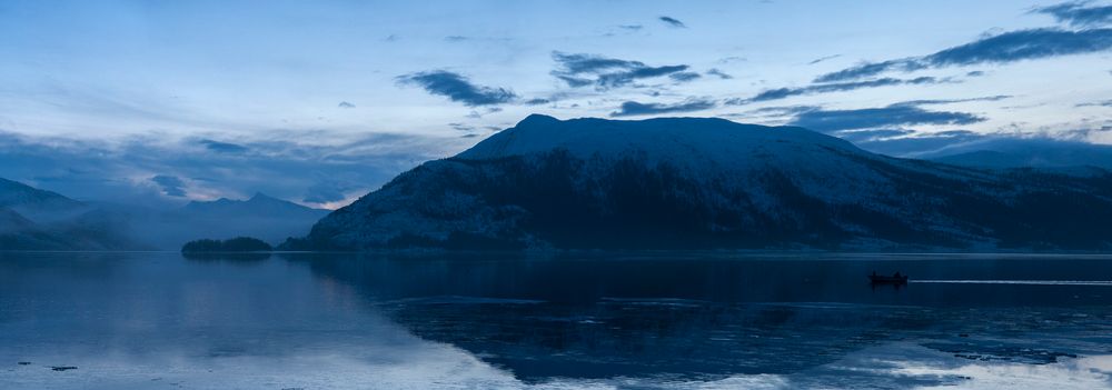 Desember er en eneste lang blå time på Helgeland.