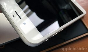 Dette bildet fra Apple Insider viser riper i en iPhone 6-skjerm.