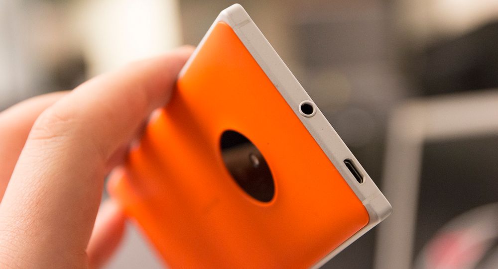 Vi liker hodetelefonutgangen på Lumia 830 svært godt. Det er ikke ofte vi hører så god lyd fra mobiltelefoner.