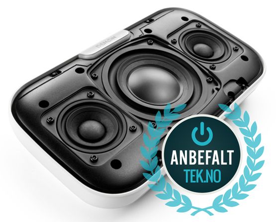 Under frontdekselet er det to 57 mm fulltoneelementer, samt en passiv enhet på 100 mm.