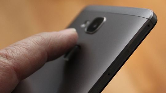 Fingeravtrykksensoren på Ascend Mate 7 er mer avvisende enn vi setter pris på.
