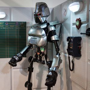 En «cylon» fra den populære TV-serien Battlestar Galactica.