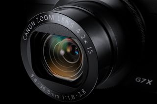 Canon G7 X har et lyssterkt objektiv med blender 1.8-2.8, og en brennvidde som tilsvarer 24-100mm i fullformat.