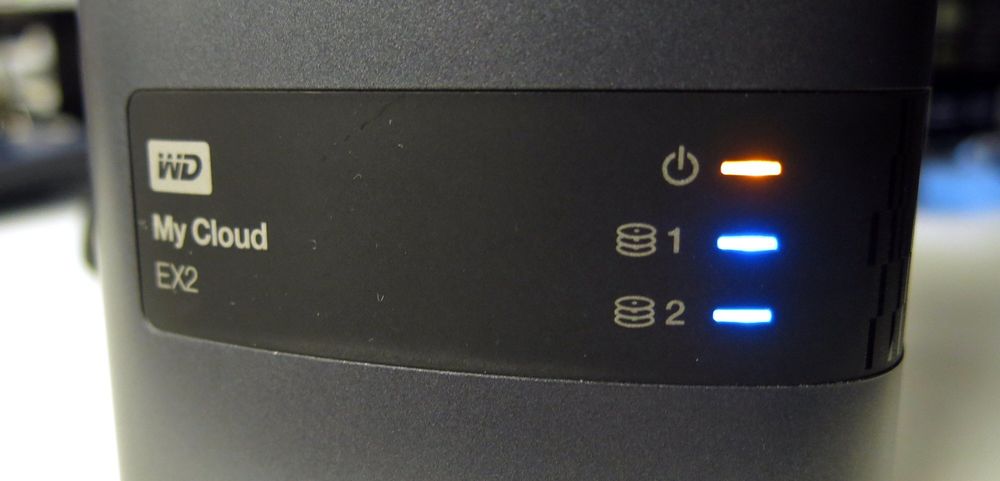 WD My Cloud EX2 har ingen lydalarm, men kan varsle deg med blinkende lys og e-post.
