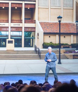 Apple-sjef Tim Cook under lanseringen av iPhone 6 og Apple Pay i Cupertino tidligere i år.