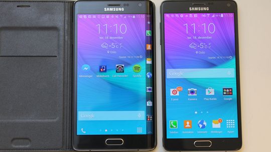 samsung konkurrerer med seg selv. Den store prisforskjellen vil nok begrense salget av Note Edge. Her sammen med Note 4. Legg merke til at ikonene på Note 4 er flyttet ti kantskjermen på Note Edge. .