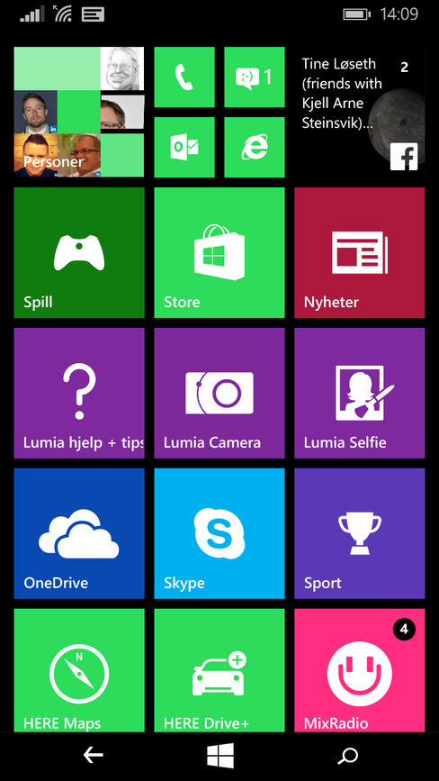 Slik ser den vanlige hjemmeskjermen på Windows Phone ut.