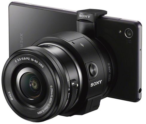 Sonys QX1-dings lar deg sette objektiver fra Alpha-serien rett på mobiltelefonen din. Denne dingsen er på en prikk det vi regnet med å se mer av i år, men det dukket ikke opp fullt så mange kamerararieteter som vi hadde forventet.