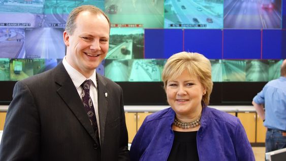 Samferdselsminister Ketil Solvik-Olsen og Statsminister Erna Solberg måtte i april omgjøre Datalagringsvedtaket.