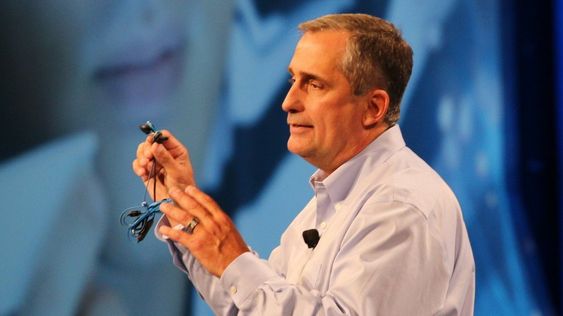 Intel-sjefen forteller om smartting på IDF 2014.