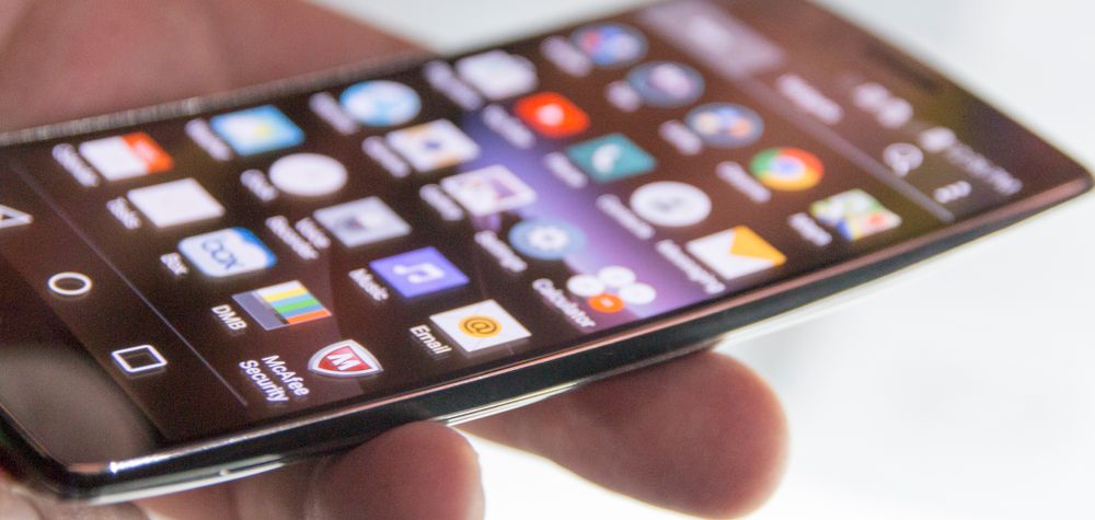 G Flex 2 har, som sin forgjenger, en liten kurve i skjermglasset, som blant annet skal gjøre den bedre å snakke i.