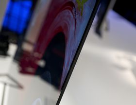 X900C er en skikkelig spinkel TV-modell.