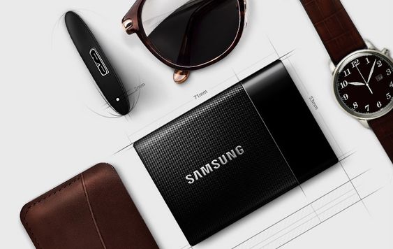 På Samsungs nettside presenterer de harddisken som trendy, slik at du ikke skal være redd for å ta den med deg når du viser frem portfolioen din.