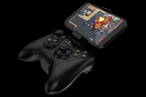 Razer Serval med mobilklype.