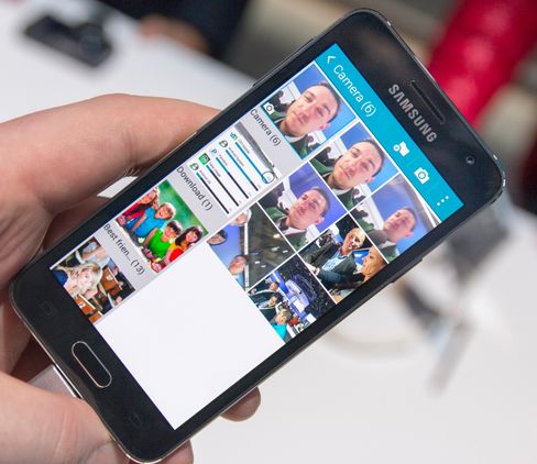 Fotogalleriet har ofte vært ett av stedene tregheter har dukket opp i Samsung-telefoner. Da vi startet appen på Galaxy A3 gikk det hele fort og greit.