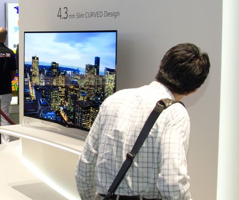 LG 65EC970V har både OLED-panel og 4K-oppløsning.