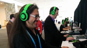 John Romero (t.v.) spilte også Doom på GDC 2014. Her med Gearbox-leder Randy Pitchford.