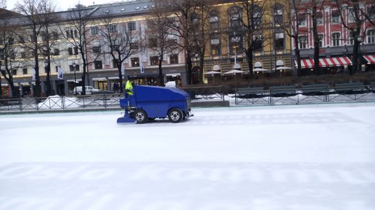 Isen holder i sjakk, midt i Oslo-sentrum.