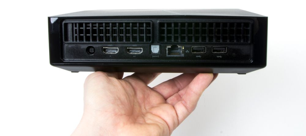 Boksen har nok av innganger, deriblant to stykk USB 2.0, to ganger USB 3.0, uttak for optisk lyd, HDMI In og HDMI Out.