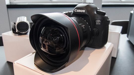 Canons 11-24 millimeter er et monster av en vidvinkel. Kvalitet koster, og særlig god vidvinkel-optikk er dyrt; og med en prislapp på nærmere 30 000 kroner ligger nok akkurat denne utenfor de flestes budsjett. Men det er lov å drømme.