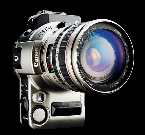 Goldfinger: Canon EF 24-85mm f/3.5-4.5 USM.