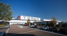Tesla produserer alle sine biler ved sin fabrikk i USA.