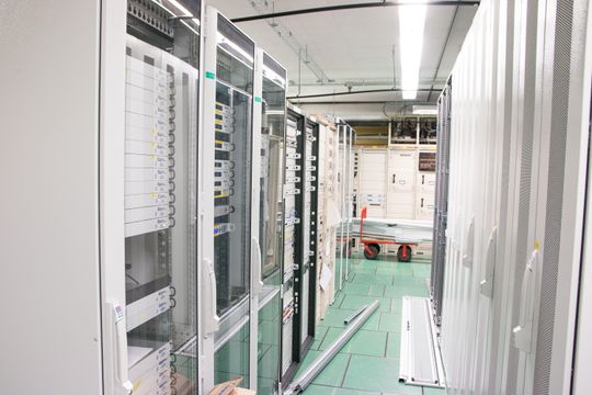 Et lite utvalg av utstyret som står på bakken for å håndtere datakommunikasjonen til Thor 7.