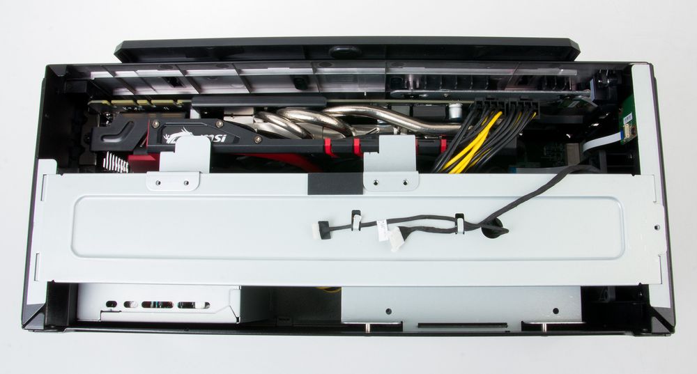 I GamingDocken kan du sette inn et skikkelig grafikkort fra enten AMD eller Nvidia. For å bytte skjermkort må du frem med stjernetrekeren og fjerne hele 11 skruer. Vi skulle gjerne klart oss uten skrutrekkeren, men så er det jo relativt sjelden en bytter grafikkort, da.