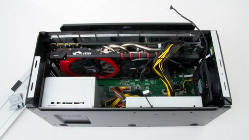 i GamingDocken sitter allerede en strømforsyning på 450 watt, og den er klargjort for at du kan sette inn et valgfritt grafikkort samt en 3,5-tommers harddisk.
