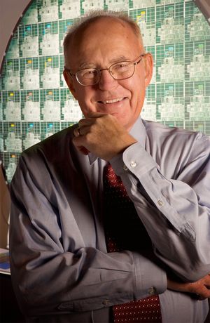 Gordon Moore, co-gr & # XFC; nder and former chairman of Intel.
