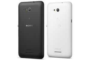 Sony Xperia E4g får du i sort eller hvit utførelse.