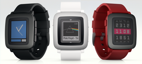 Pebble Time kommer i tre farger.