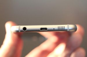 Enkelte mener Galaxy S6 Flat minner en del om iPhone 6.