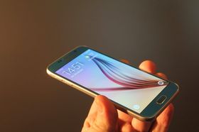 Her ser du Samsung Galaxy S6.