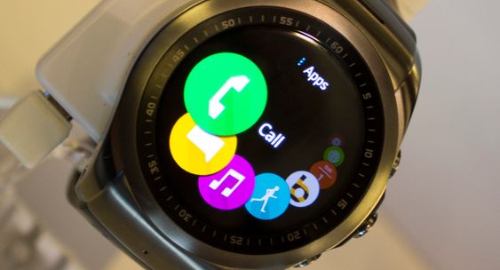 LGs Watch Urbane LTE har operativsystemet webOS. Det gjør at den føles mye mer som en vanlig mobiltelefon enn Android Wear-produktene.