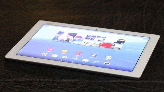 Sony Xperia Z4 Tablet veier bare 393 gram, og er 6,1 millimeter tykk.