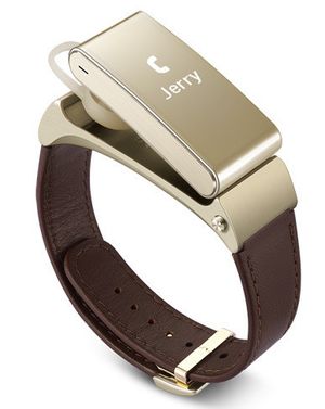 Skjermenheten kan løses ut fra armbåndet og plugges rett inn i øret for å ta samtaler.