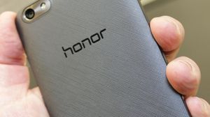 Honor 4X har en fin tekstur på baksiden. Det gir godt grep og ser bra ut.