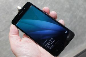 Honor 4 X har også 5,5 tommer skjerm, men oppløsningen er lavere enn på Honor 6 Plus.