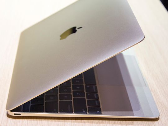 Én eneste kontakt har Apple kostet på seg i den nye MacBooken. Nye USB type C gjør sin debut i en vanlig datamaskin her. Kontakten kan overføre store mengder data, fungere som skjermtilkobling og mye mer.