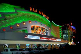 India er en storprodusent av filmer. Her en kino i byen Jaipur i nord-India.