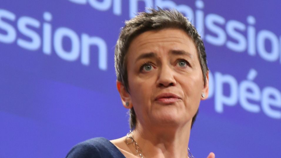 Mange mente Vestagers dager som EU-kommissær var talte. I stedet får hun nå mer makt enn noen gang.